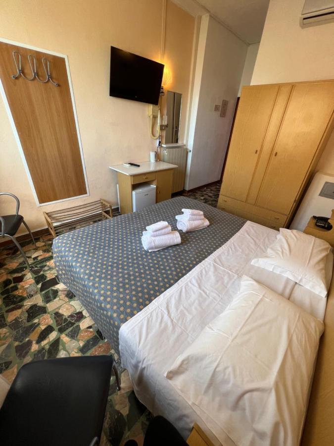 מרינה די צ'צ'ינה Hotel Aurora מראה חיצוני תמונה