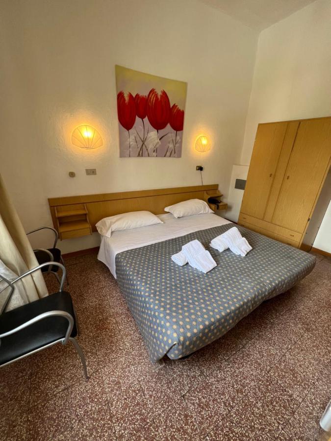 מרינה די צ'צ'ינה Hotel Aurora מראה חיצוני תמונה