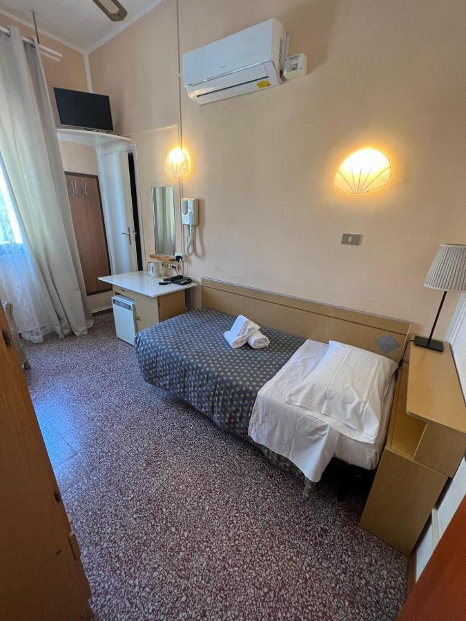 מרינה די צ'צ'ינה Hotel Aurora מראה חיצוני תמונה