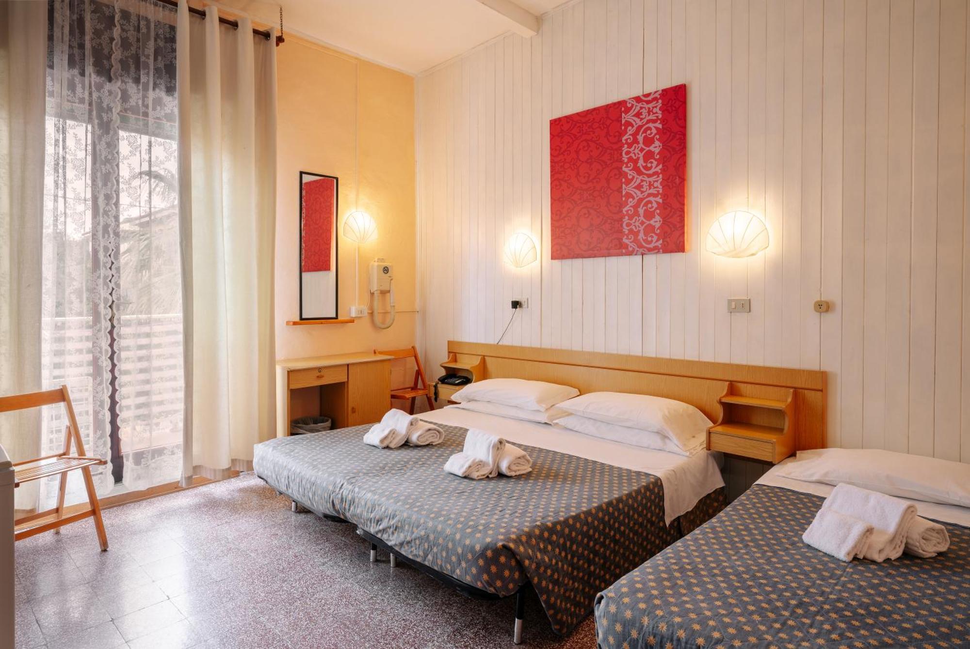 מרינה די צ'צ'ינה Hotel Aurora מראה חיצוני תמונה