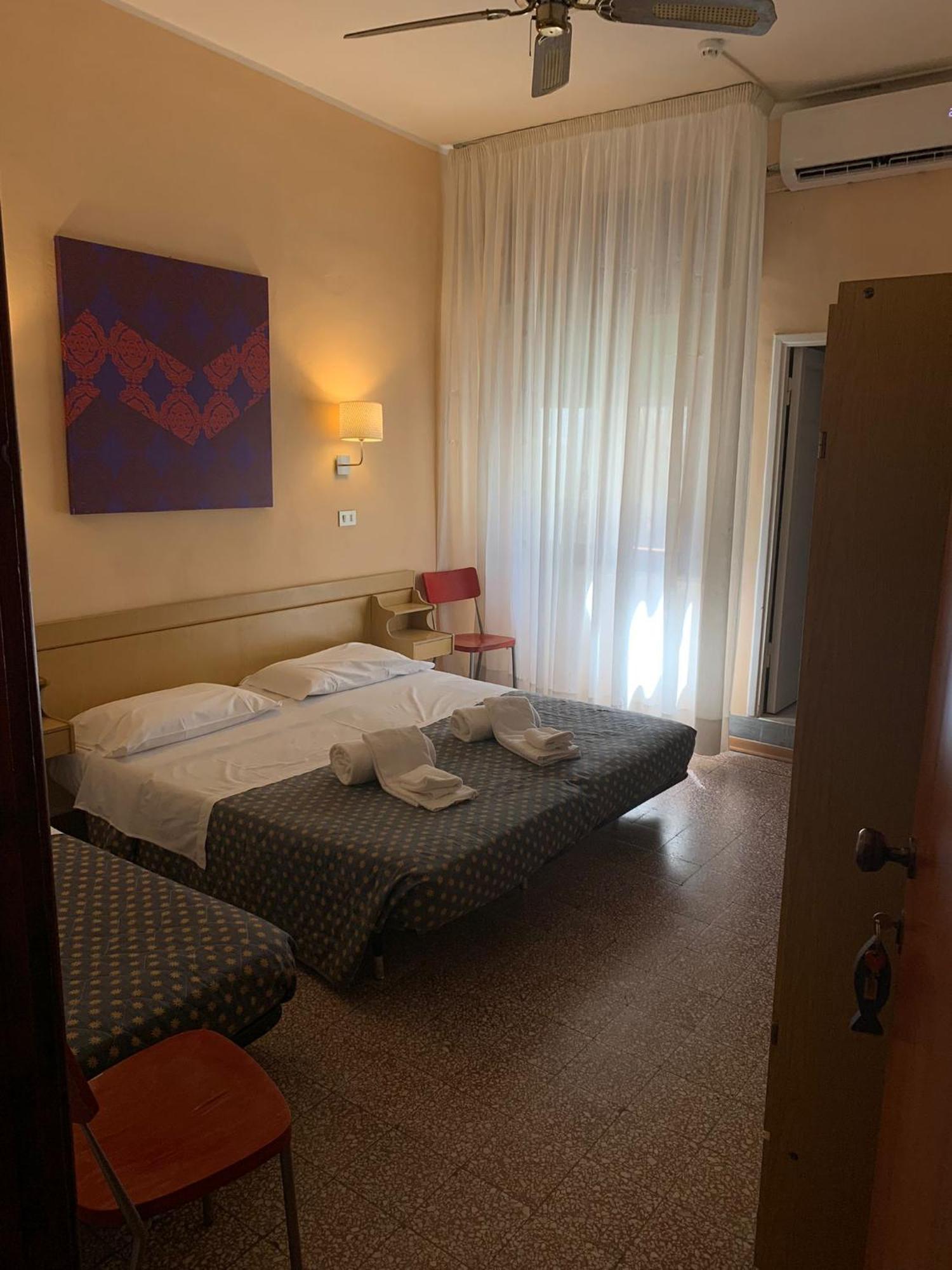 מרינה די צ'צ'ינה Hotel Aurora מראה חיצוני תמונה