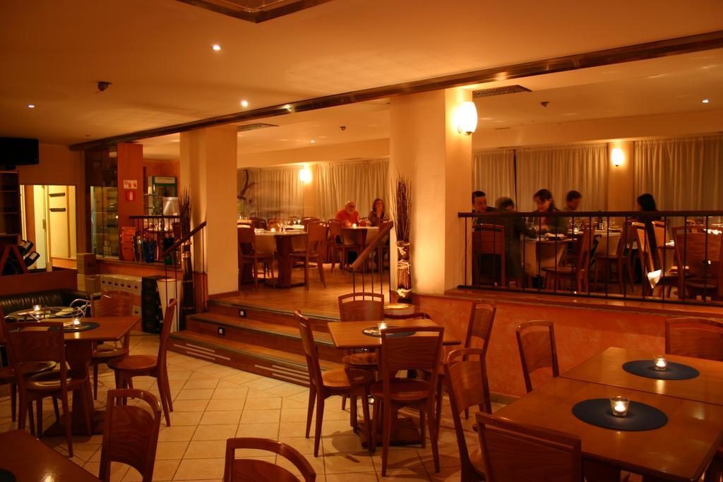 מרינה די צ'צ'ינה Hotel Aurora מראה חיצוני תמונה