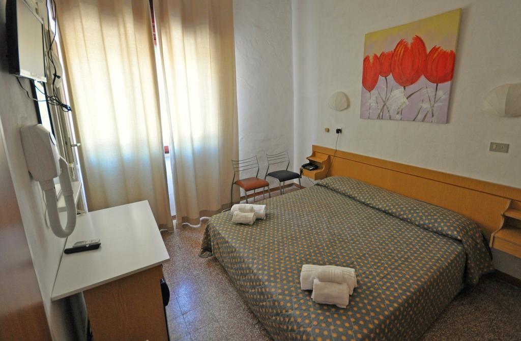 מרינה די צ'צ'ינה Hotel Aurora מראה חיצוני תמונה